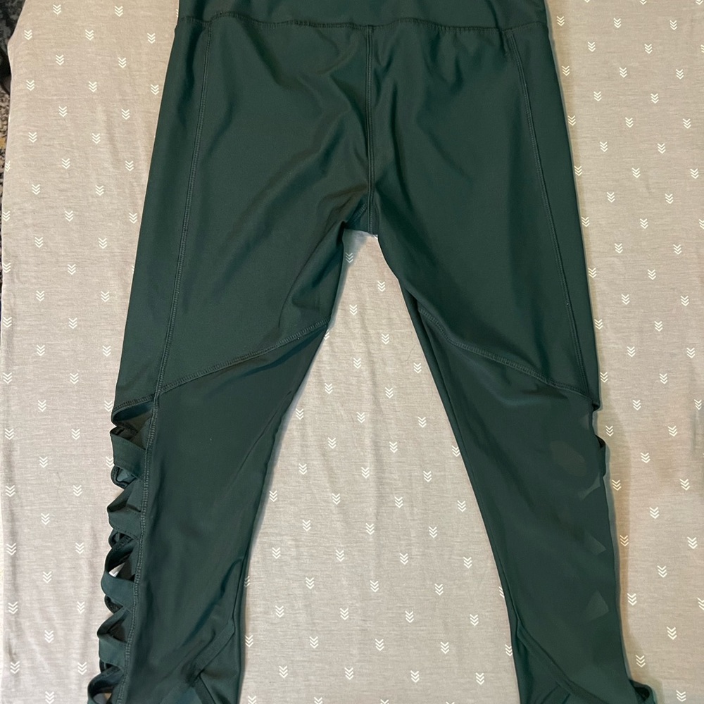 Crop yoga pants